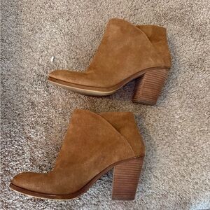 Lucky brand Stylish Tan Suede Ankle Boots. Size 10 women’s